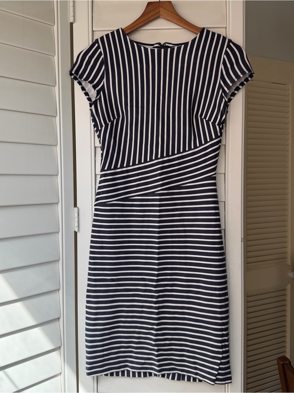Banana Republic Navy and White Striped Short-Sleeve Sheath Size 0